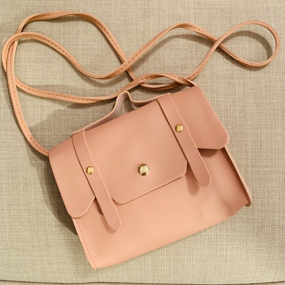 Other - NEW Pink Macaroon Clamshell Crossbody